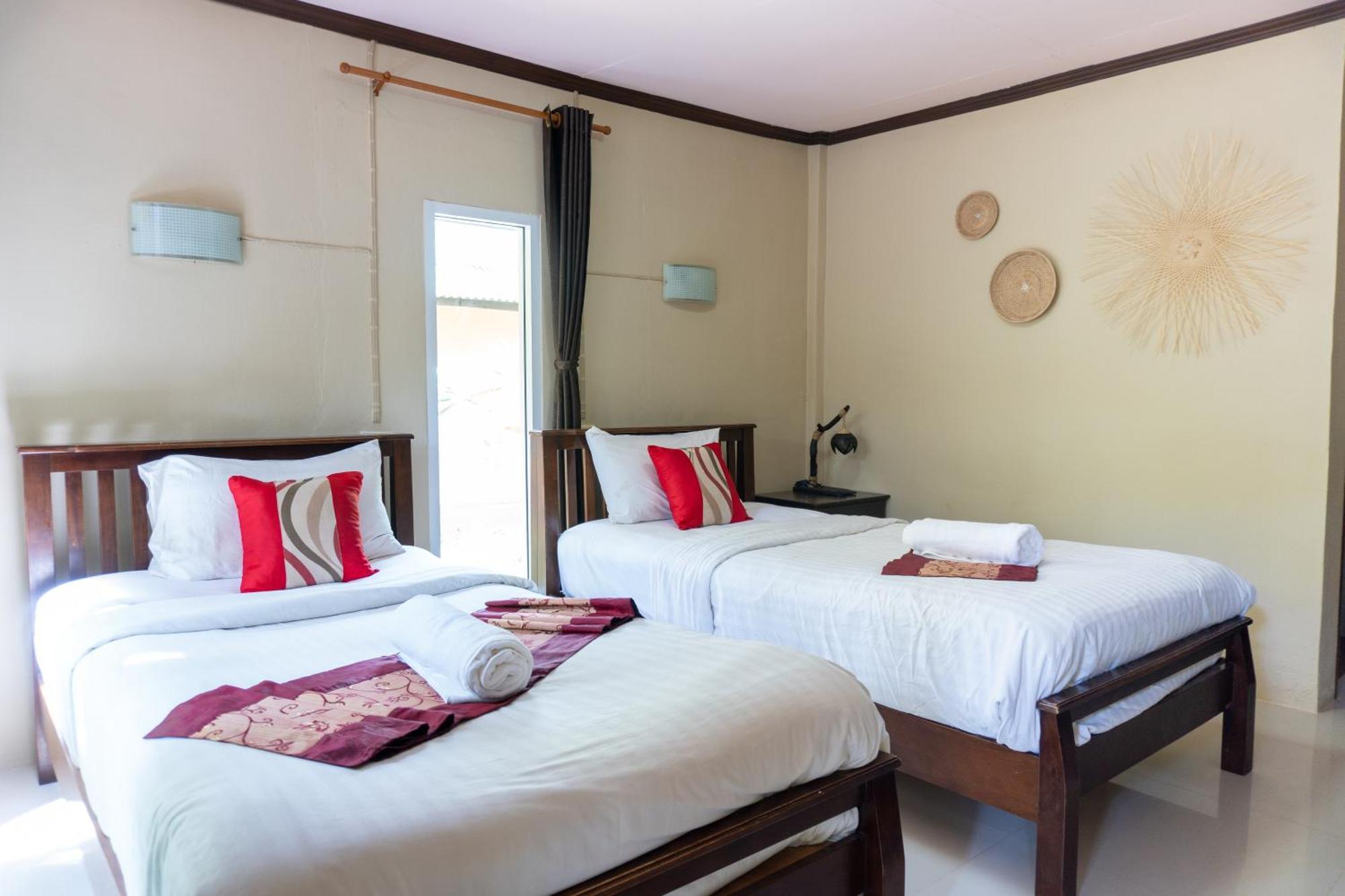 Lanta Riviera Beach Resort Ko Lanta Esterno foto